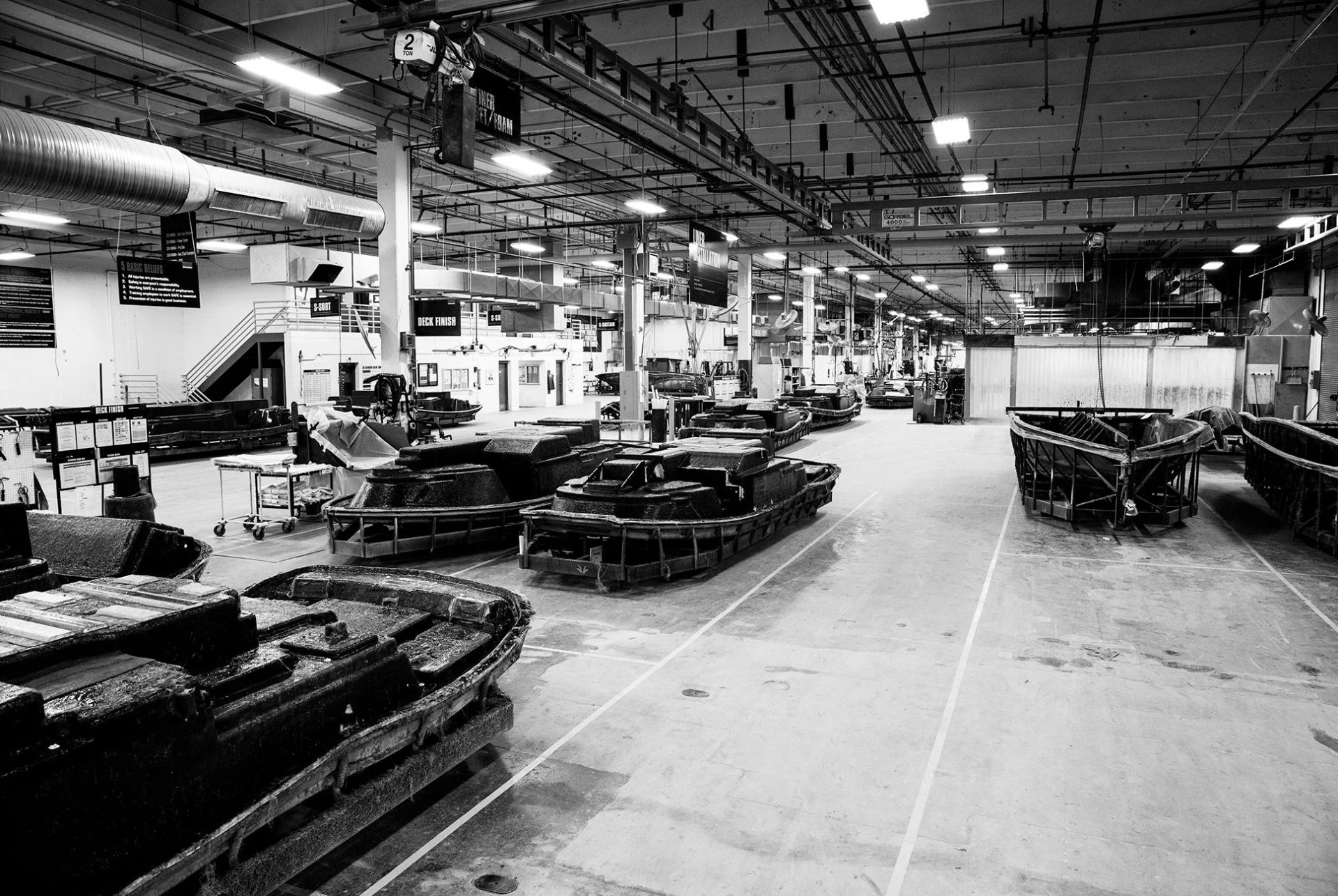 mastercraft-factory-tour-gear-patrol-slide-1