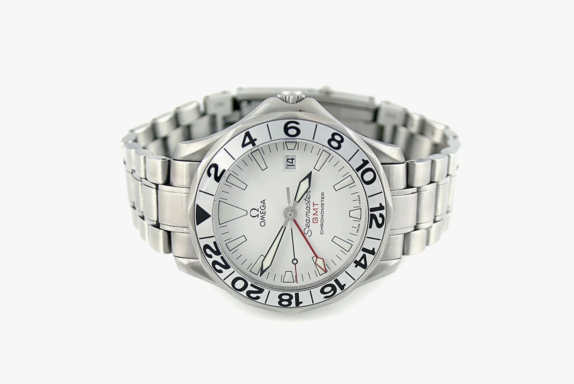 omega-gmt-seamaster-gear-patrol-full-lead