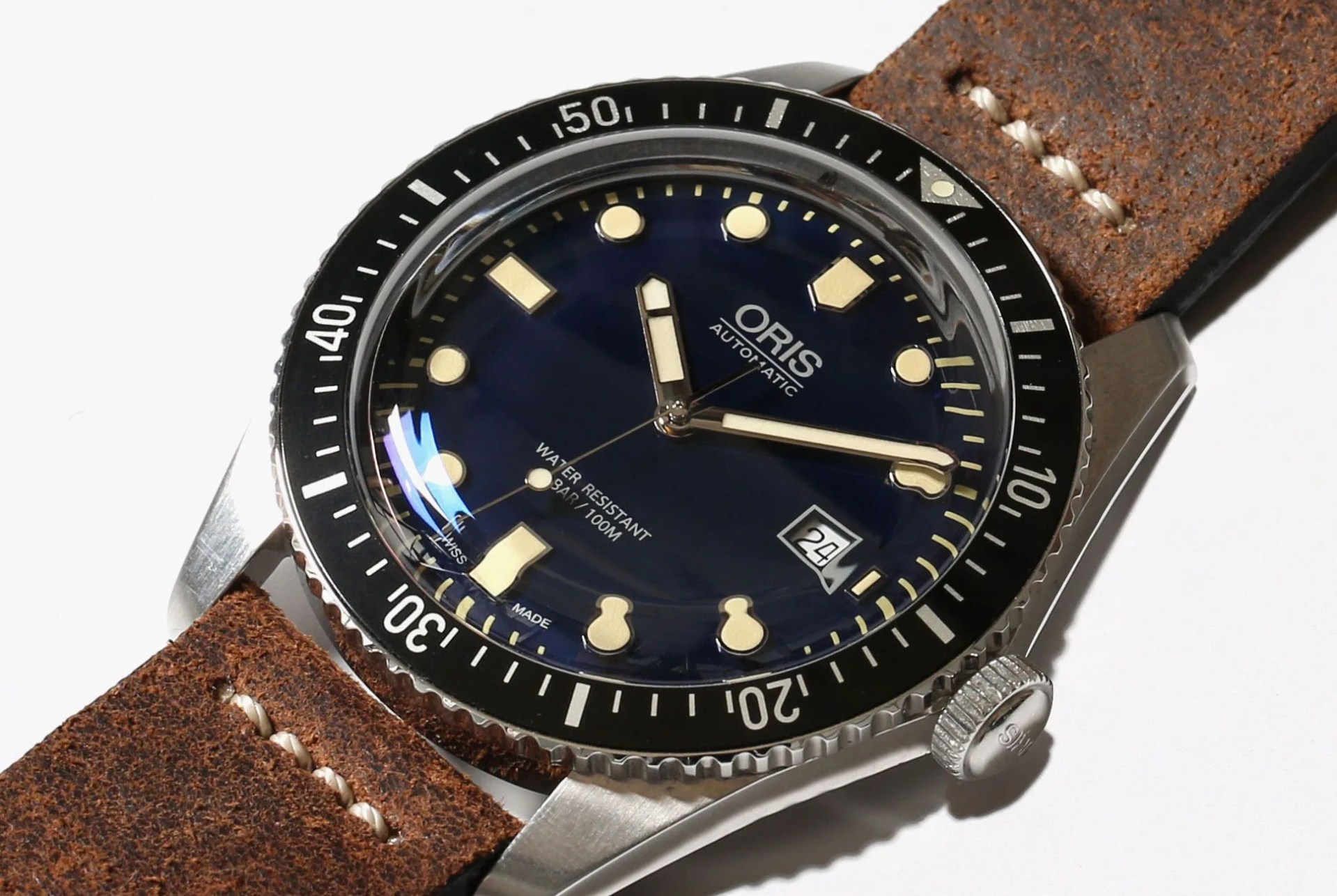 oris-weekend-carry-gear-patrol-watch
