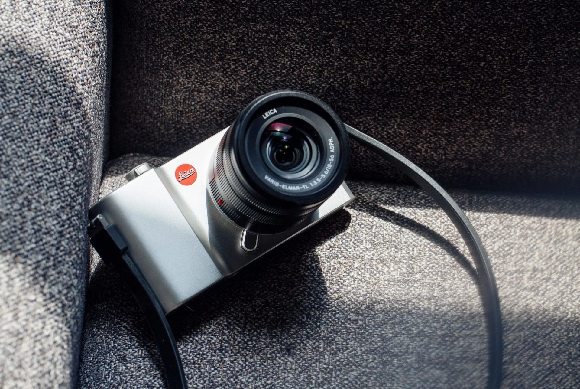 Leica-TL2-Gear-Patrol-Slide-1