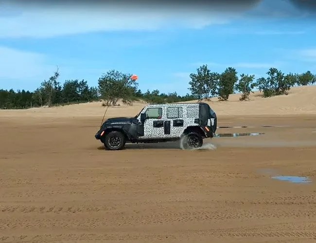 Jeep-Spy-Testing-gear-patrol-lead-feature.jpg