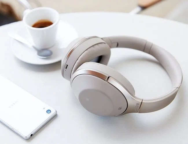 Sony-MDR-1000X-gear-patrol-full-featured-2