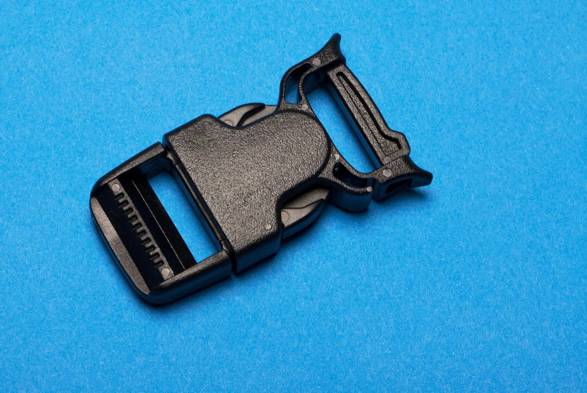 ultimate-repair-kit-gear-patrol-buckle