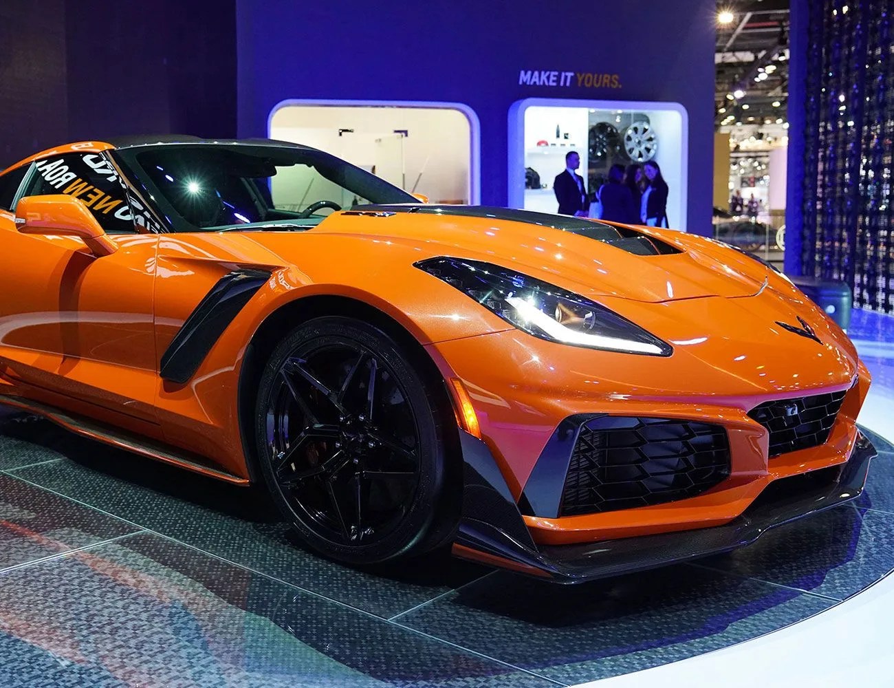 Dubai-Motor-Show-2017-gear-patrol-corvette
