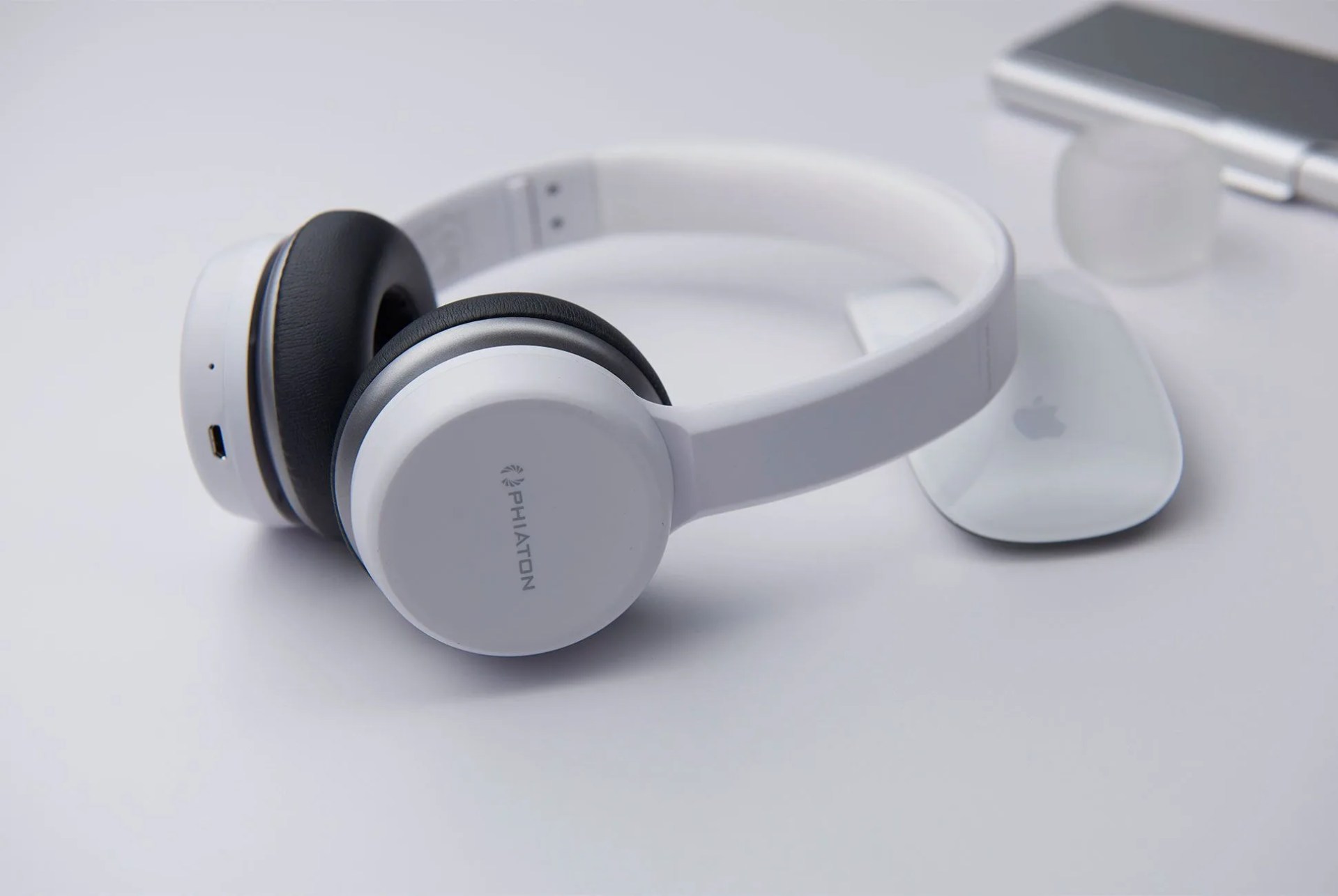 Phiaton-BT-390-Foldable-Headphones-gear-patrol-full-lead