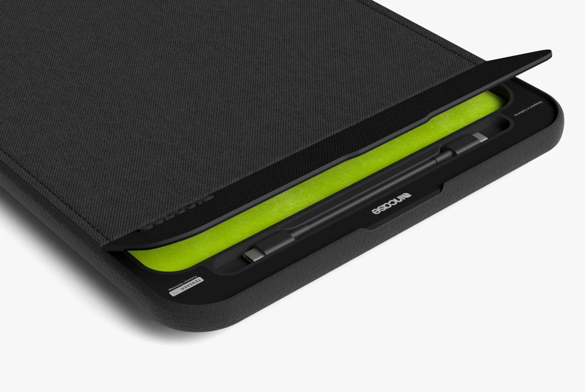 TIG-gear-patrol-Incase-Connected-Power-Sleeve