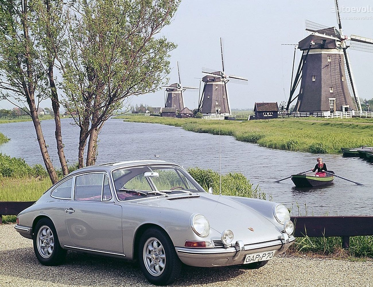 Best-Headlights-Gear-Patrol-Porsche