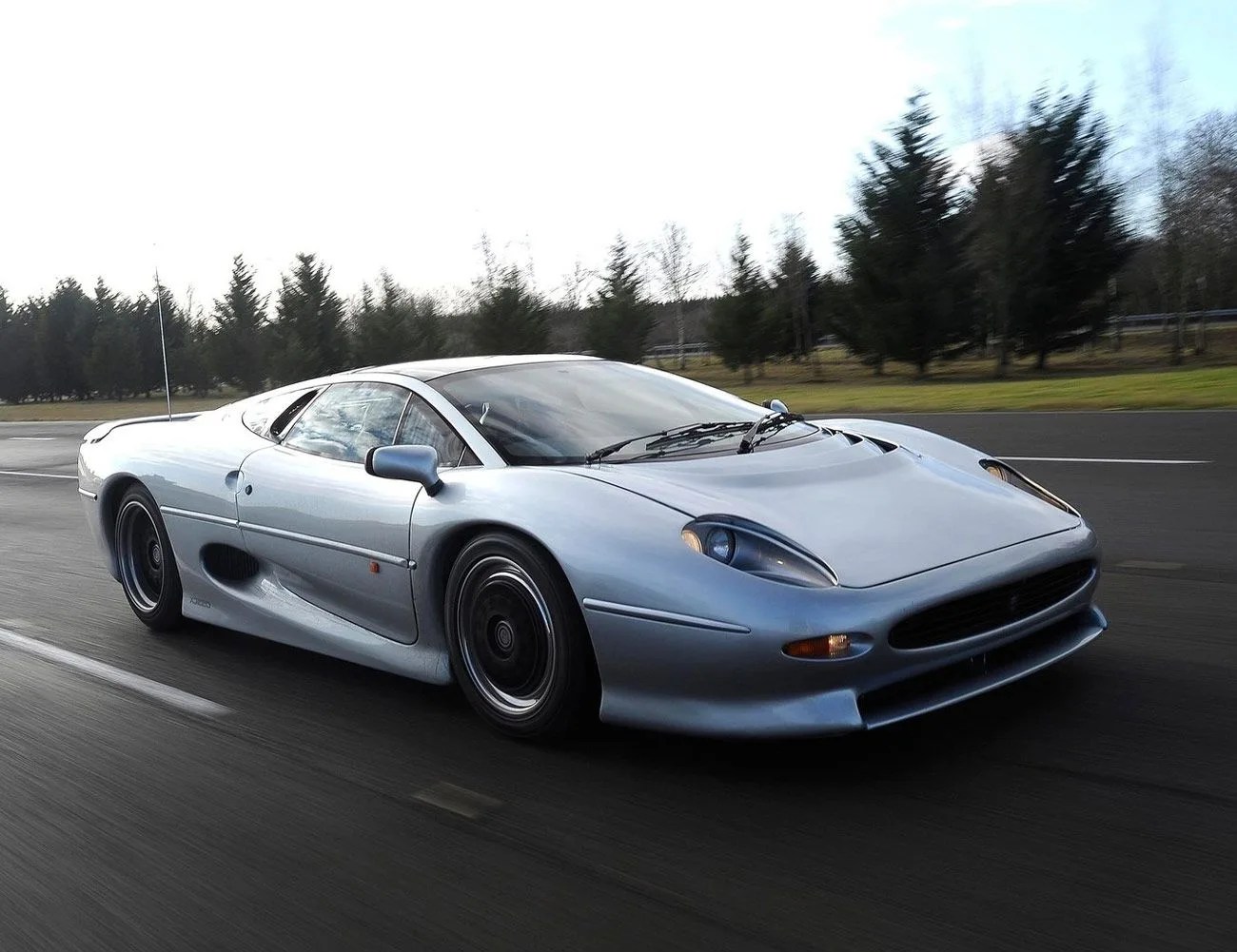 Best-Headlights-Gear-Patrol-XJ220