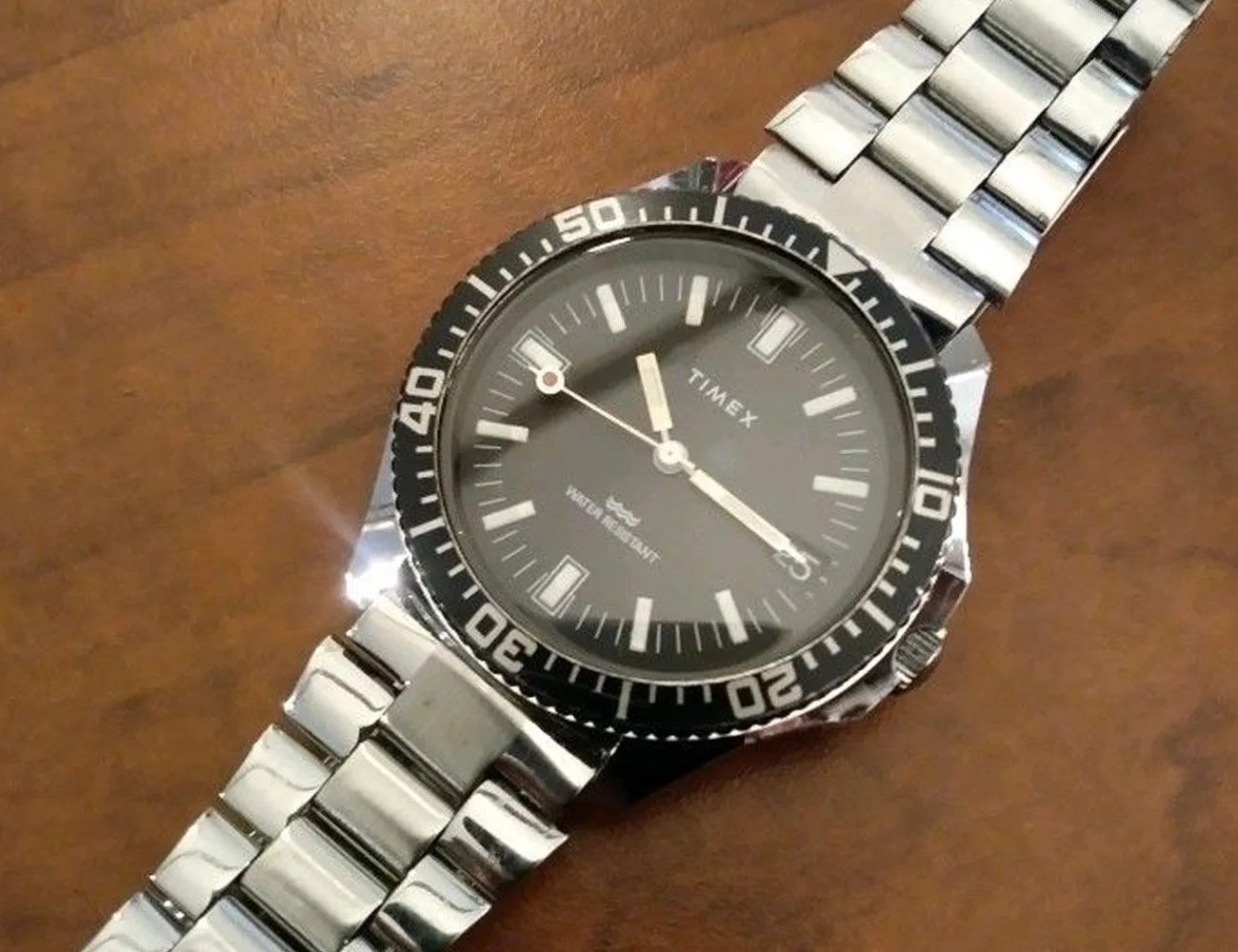 Dirt-Cheap-Mechanical-Timexes-gear-patrol-Timex-Red-Ball-Diver