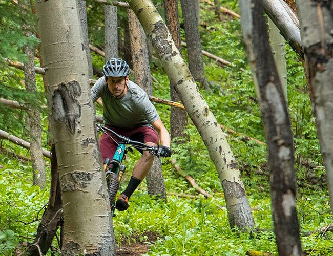 Pearl-Izumi-Dirt-Cycling-Clothes-gear-patrol-full-featured