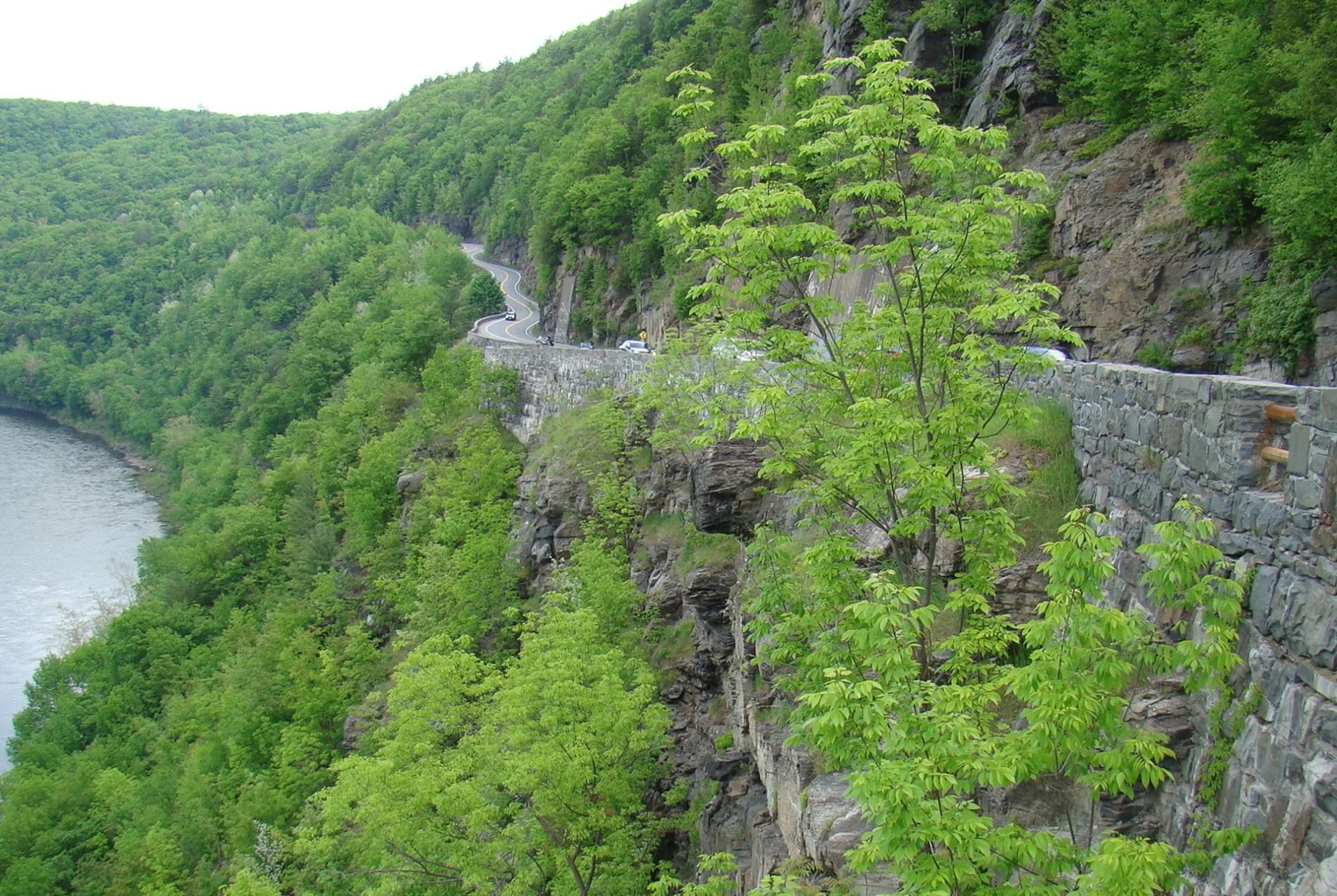 gearpatrol_catskills-stay-silvercar-hawksnest