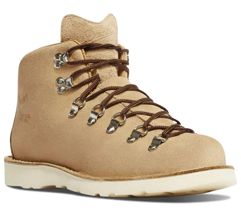 Danner-Sale-gear-patrol-Mountain-Light