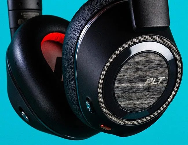 Plantronics-Voyager-8200-UC-Review-gear-patrol-lead-feature