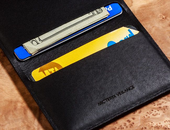 Arcteryx-Veilance-Wallet-Review-gear-patrol-lead-feature