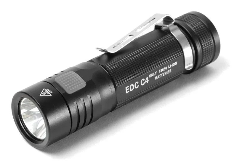 EDC-Flashlights-gear-patrol-Folomov-1200-Lumens