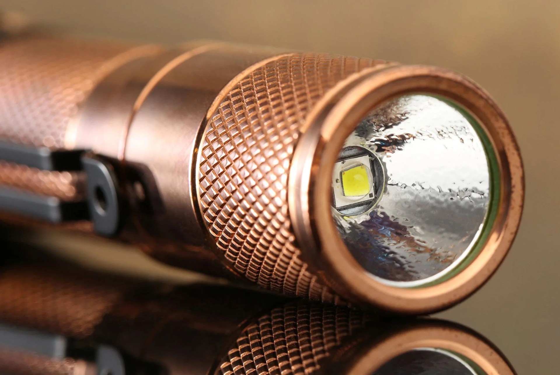 EDC-Flashlights-gear-patrol-full-lead