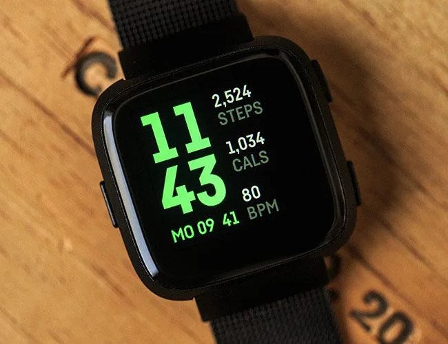 Fitbit-Versa-Review-gear-patrol-lead-feature