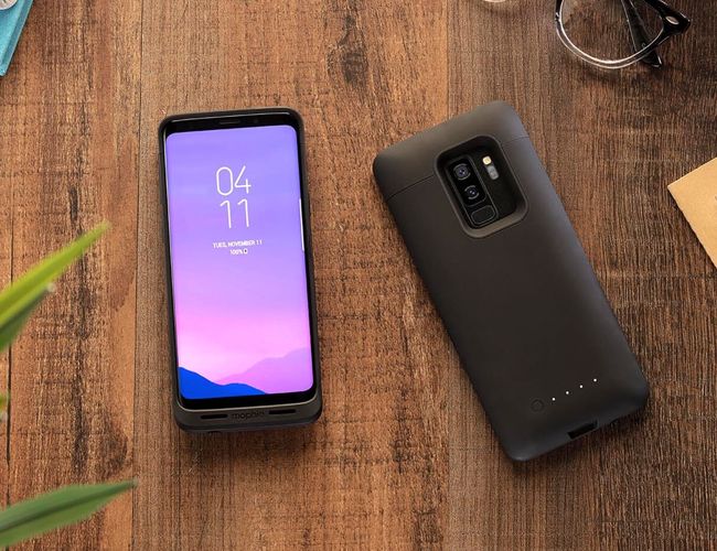 Mophie-Juice-Pack-Galaxy-9-gear-patrol-feature