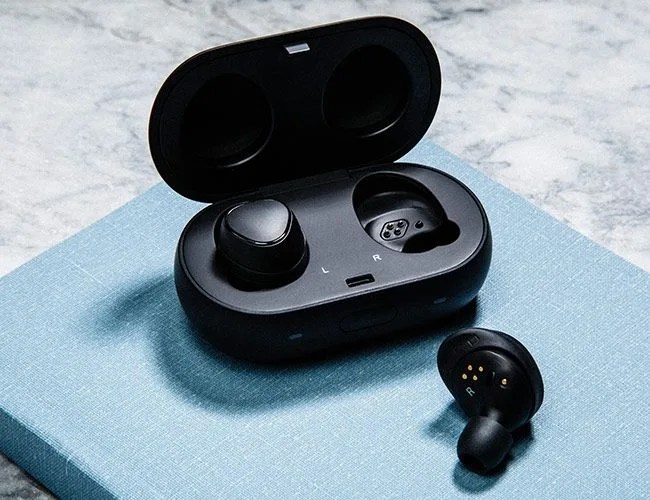 Samsung-IconX-Headphone-Review-gear-patrol-lead-feature-v2