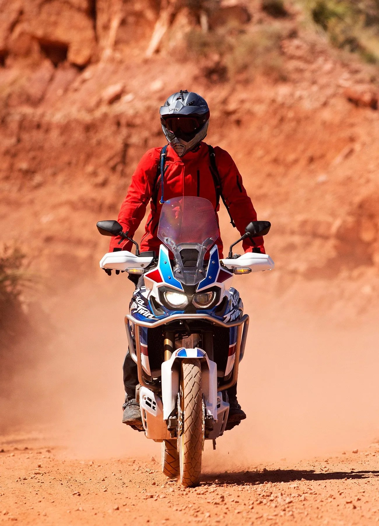 2018-Honda-Africa-Twin-Review-gear-patrol-ambiance