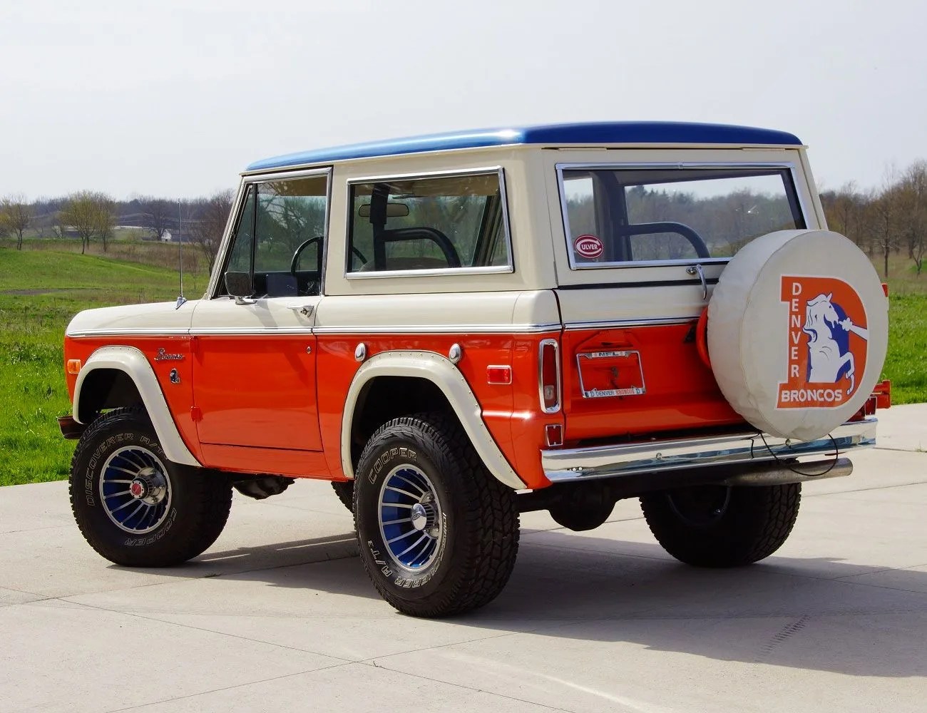 5-Incredibly-Pristine-Off-Roaders-gear-patrol-1975-Ford-Bronco-Denver-Broncos-Edition