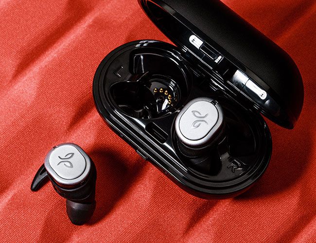 Jaybird-Run-Headphone-Review-gear-patrol-lead-feature