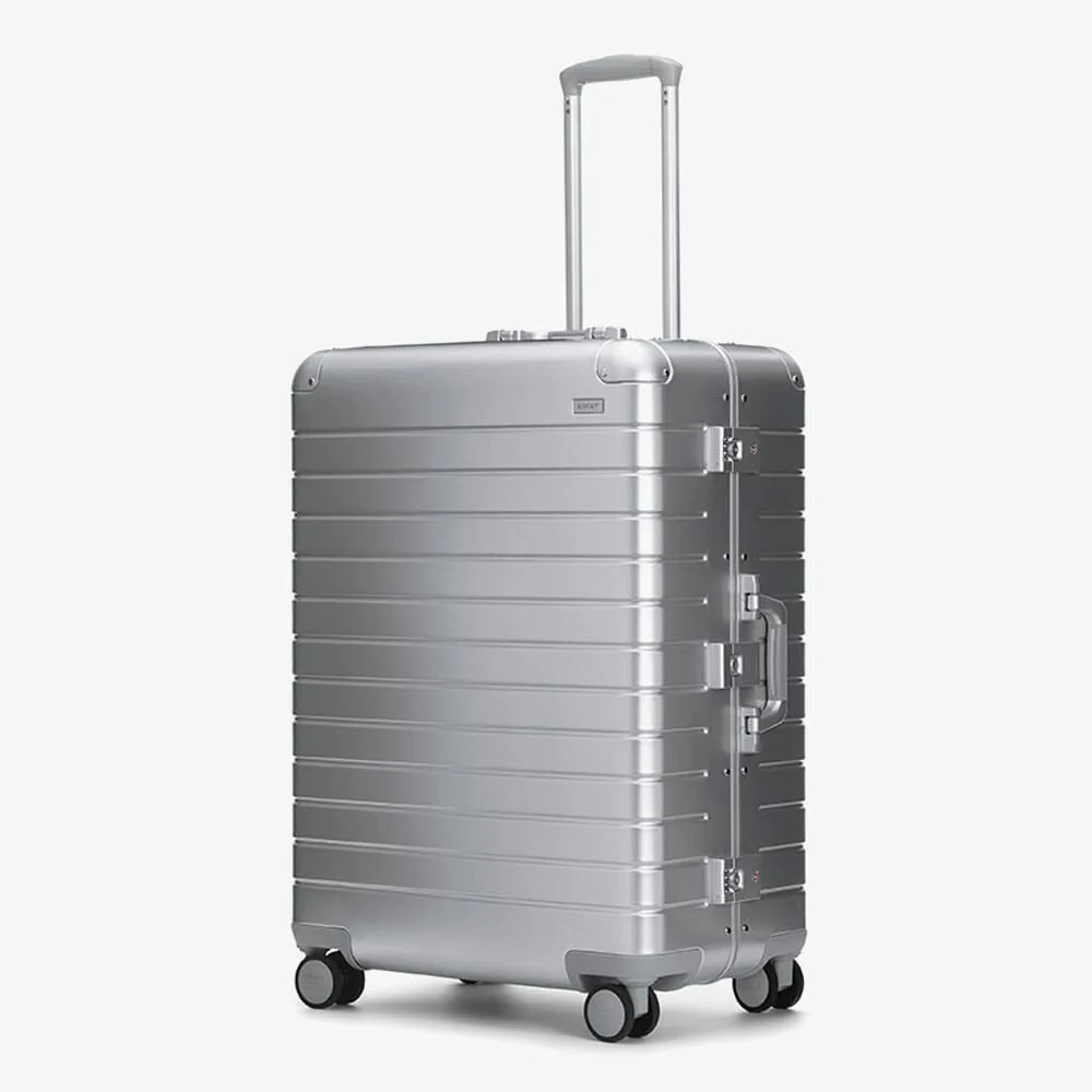 FDGG-gear-patrol-globetrotter-away-luggage