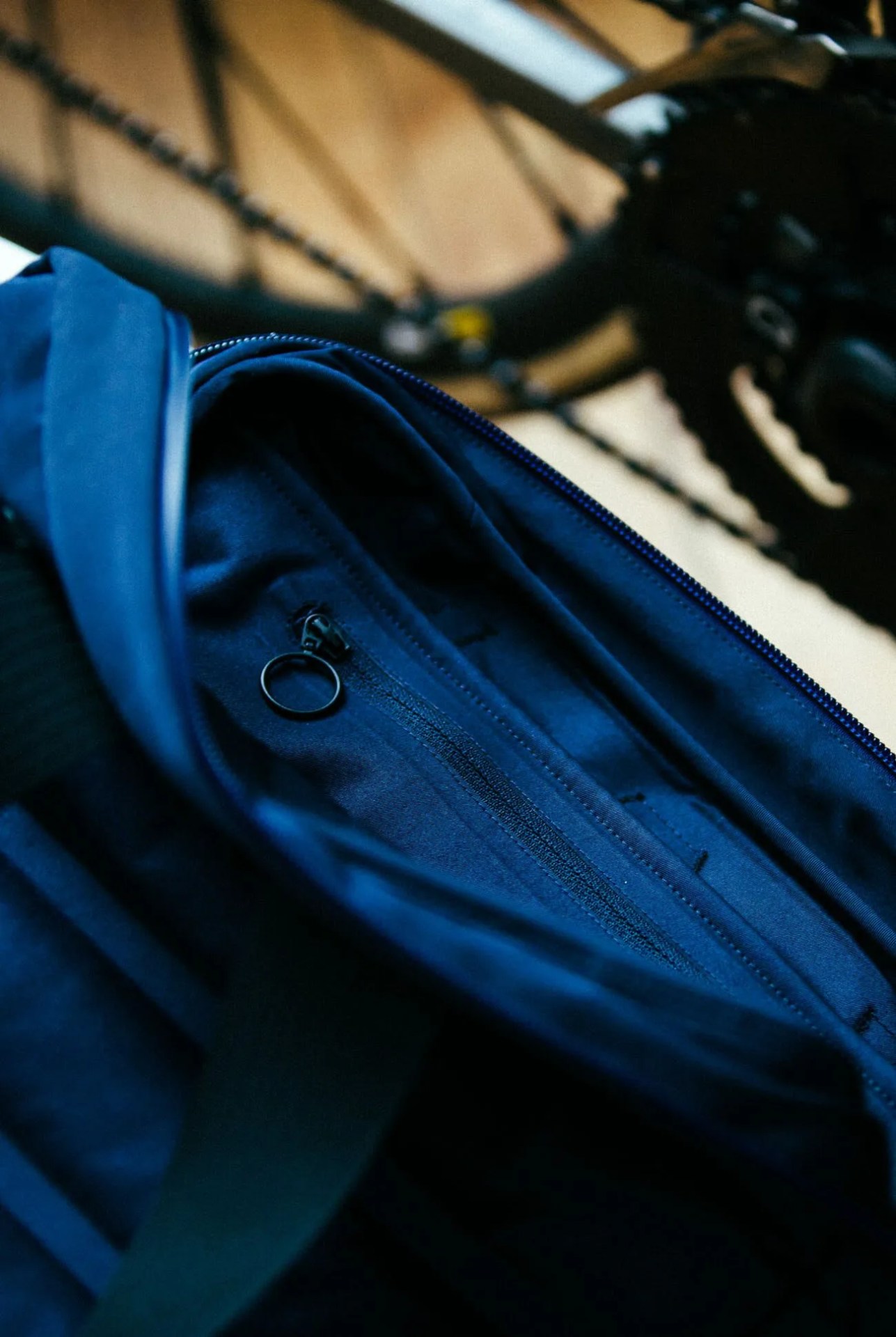 Rapha-Apple-Backpack-Gear-Patrol-Ambiance-2