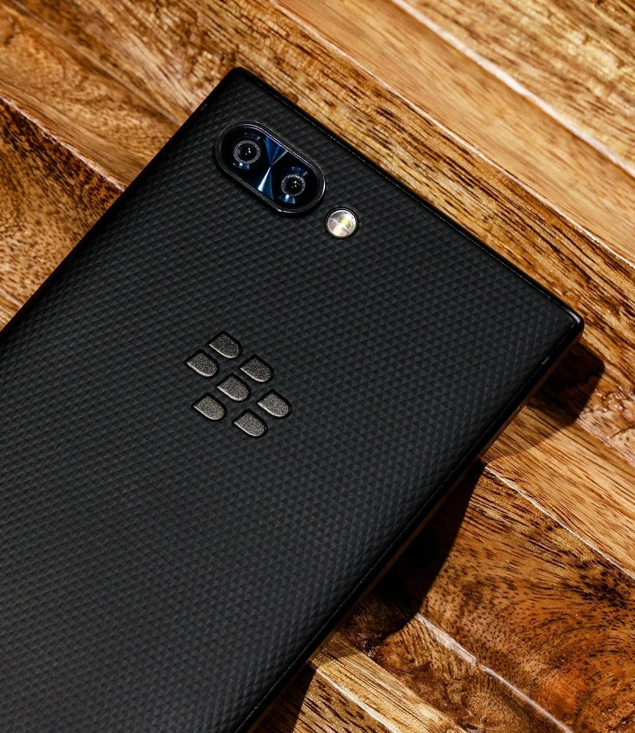 BlackBerry-Key2-Review-gear-patrol-ambiance