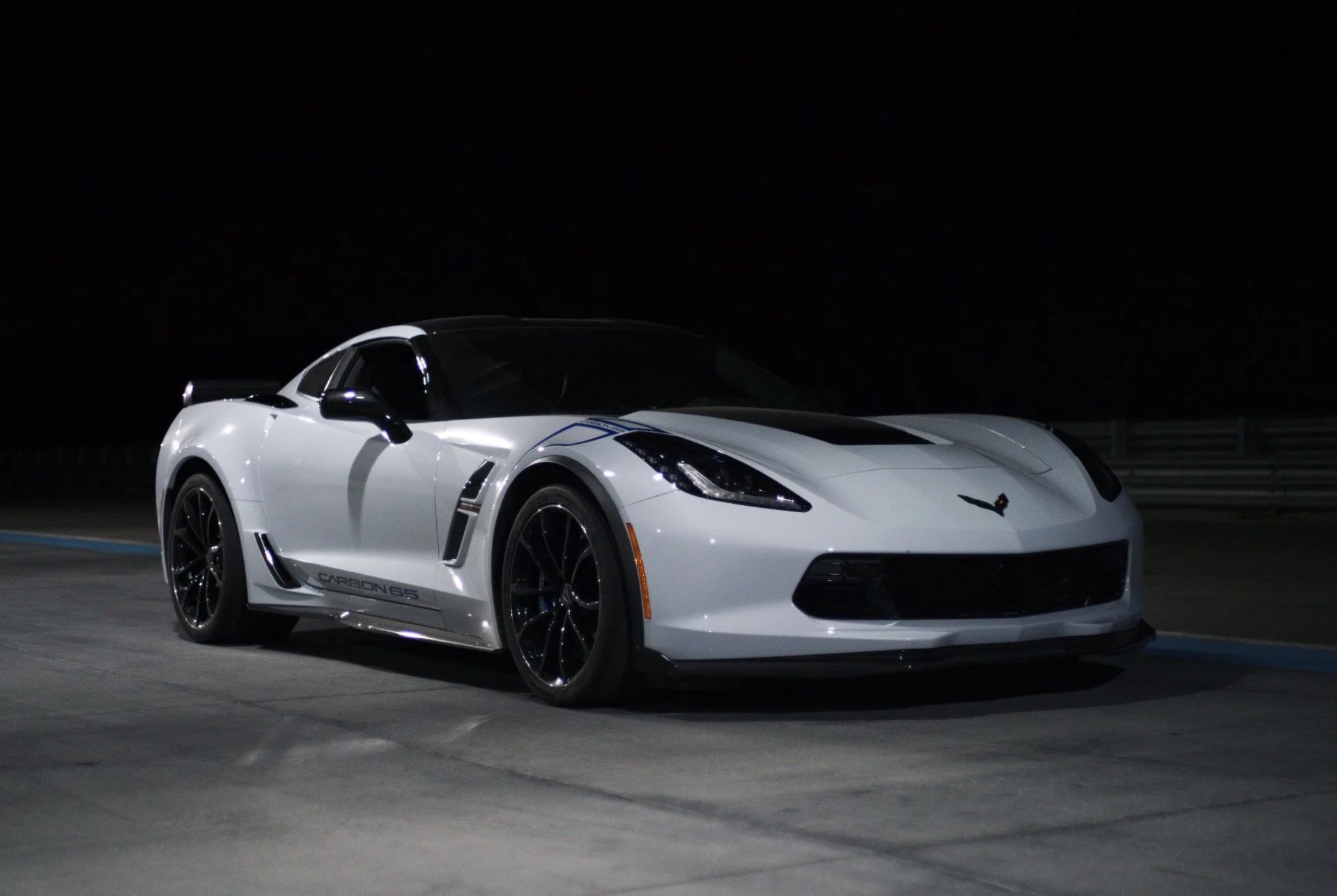 What-It’s-Like-to-Drive-1963-Grand-Sport-gear-patrol-12