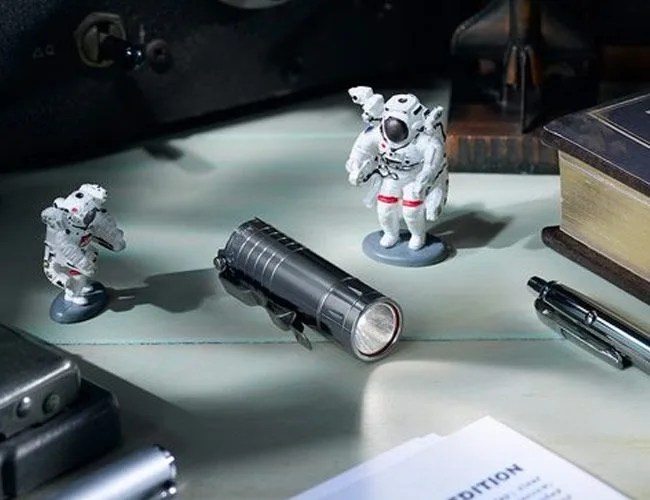 Aeon-Flashlight-Deal-Gear-Patrol-Feature