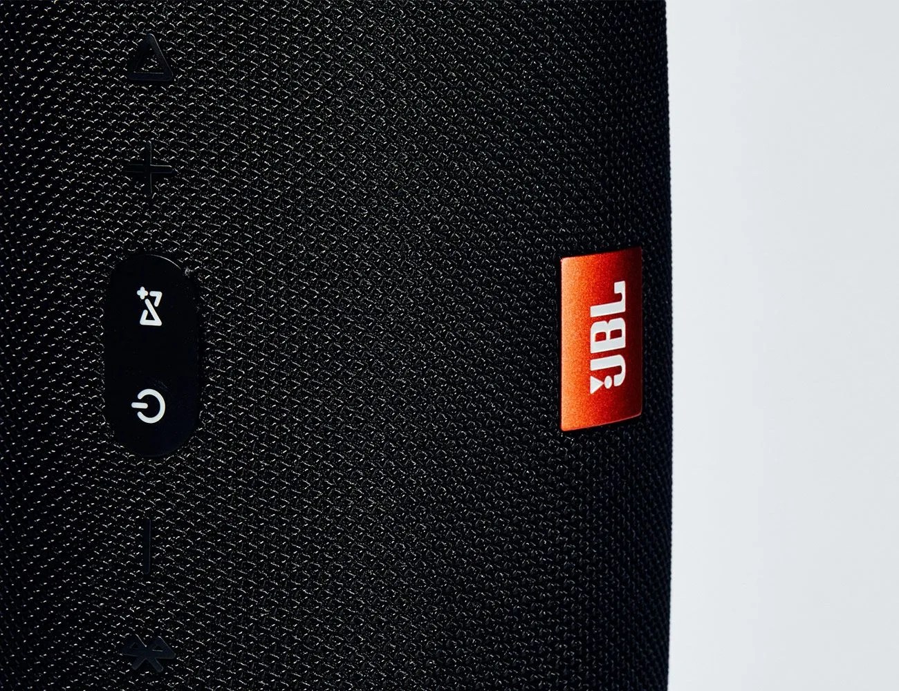 JBL-Speaker-Gear-Patrol-Detail-2