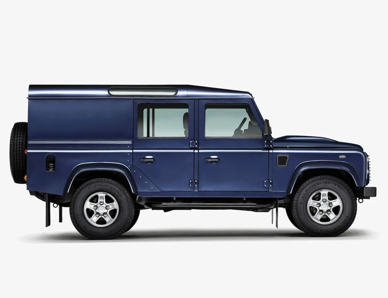 Mission-Impossible-Fallout-Vehicles-gear-patrol-Defender-110