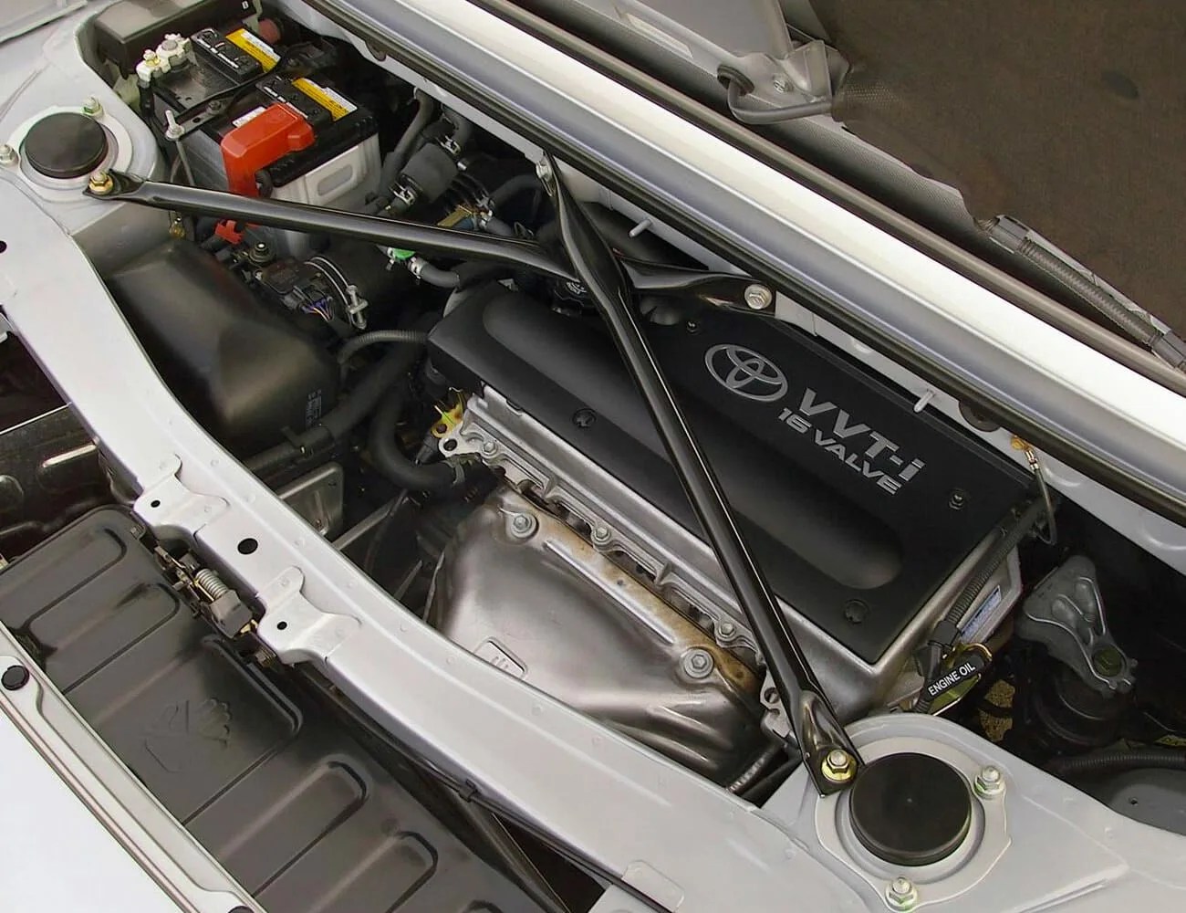 Buying-a-Used-Toyota-MR2-Spyder-gear-patrol-performance