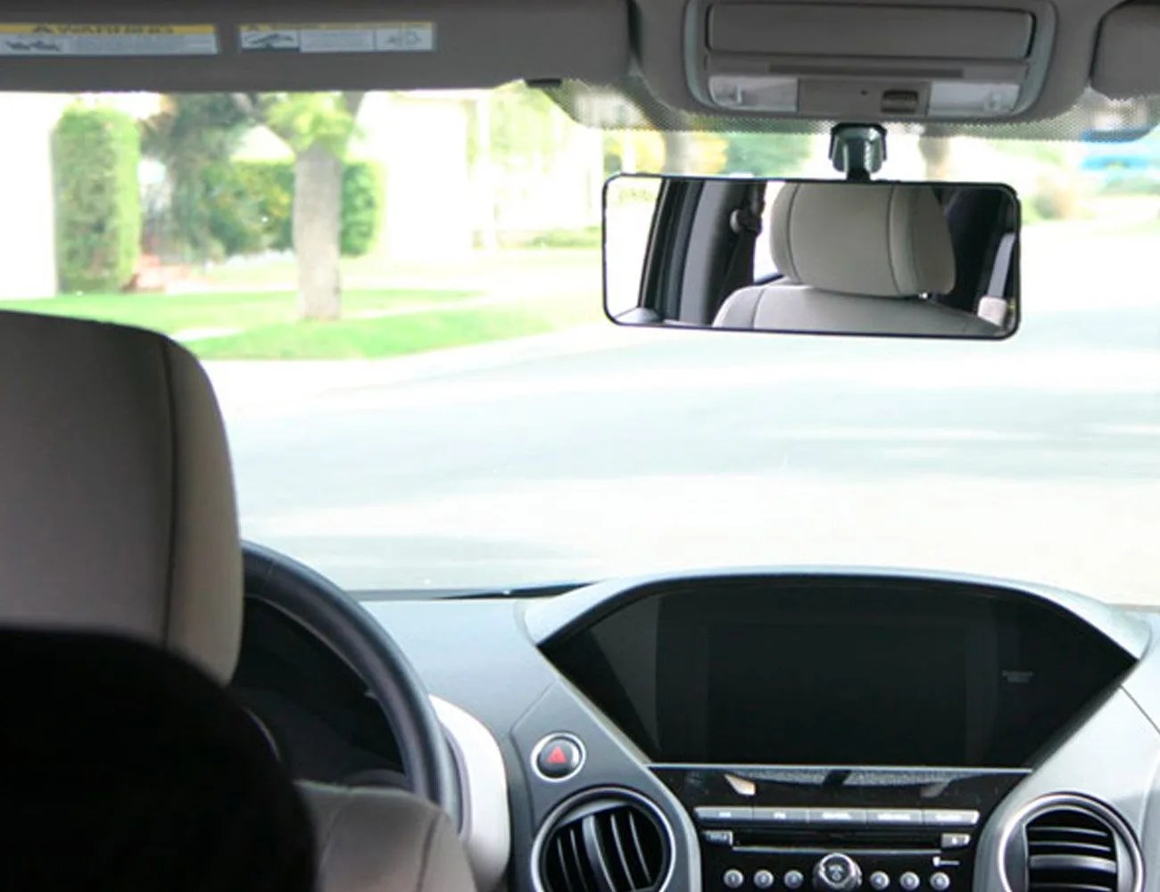 Family-Friendly-Car-Features-Gear-Patrol-Pikibu-Mirror