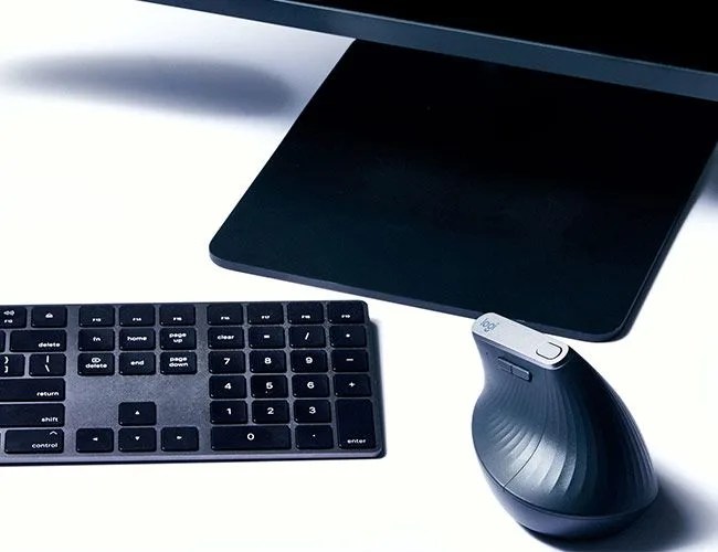 Logitech-Vertical-Mouse-Gear-Patrol-Feature