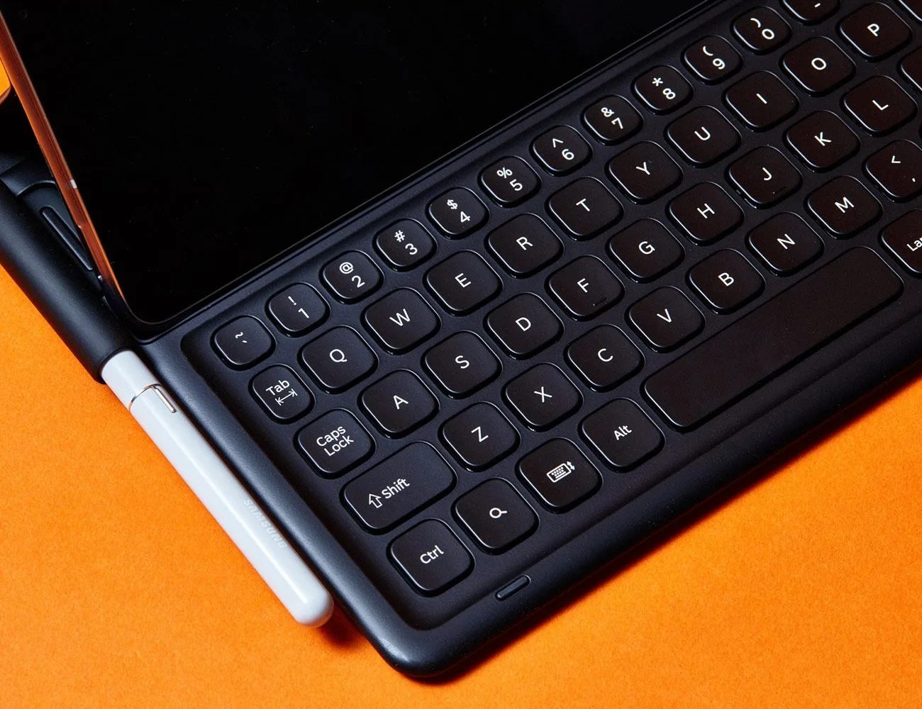 Note-9-Tab-S4-Gear-Patrol-Detail