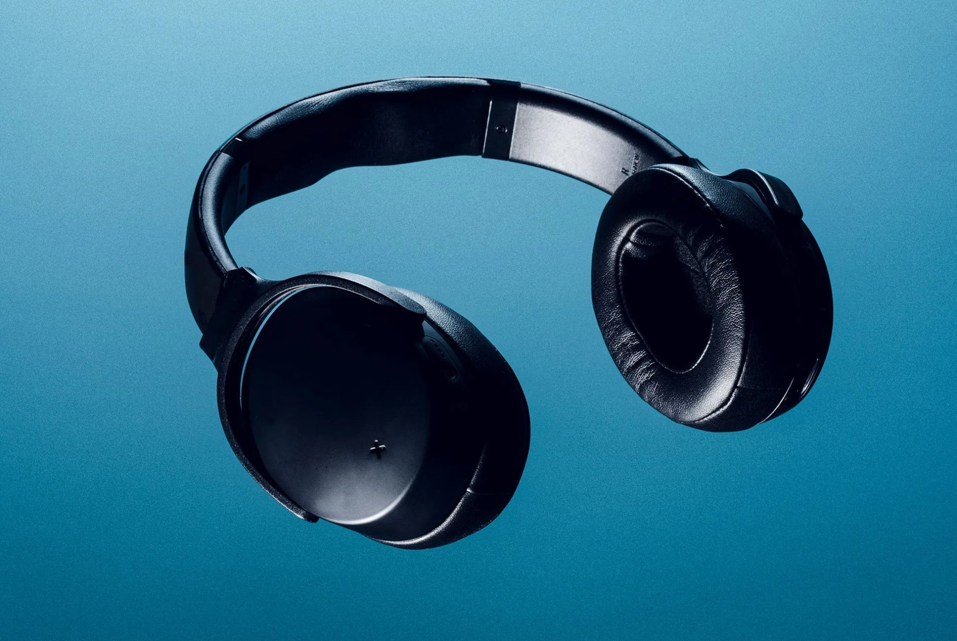 SkullCandy-Venue-Wireless-Headphones-gear-patrol-full-lead