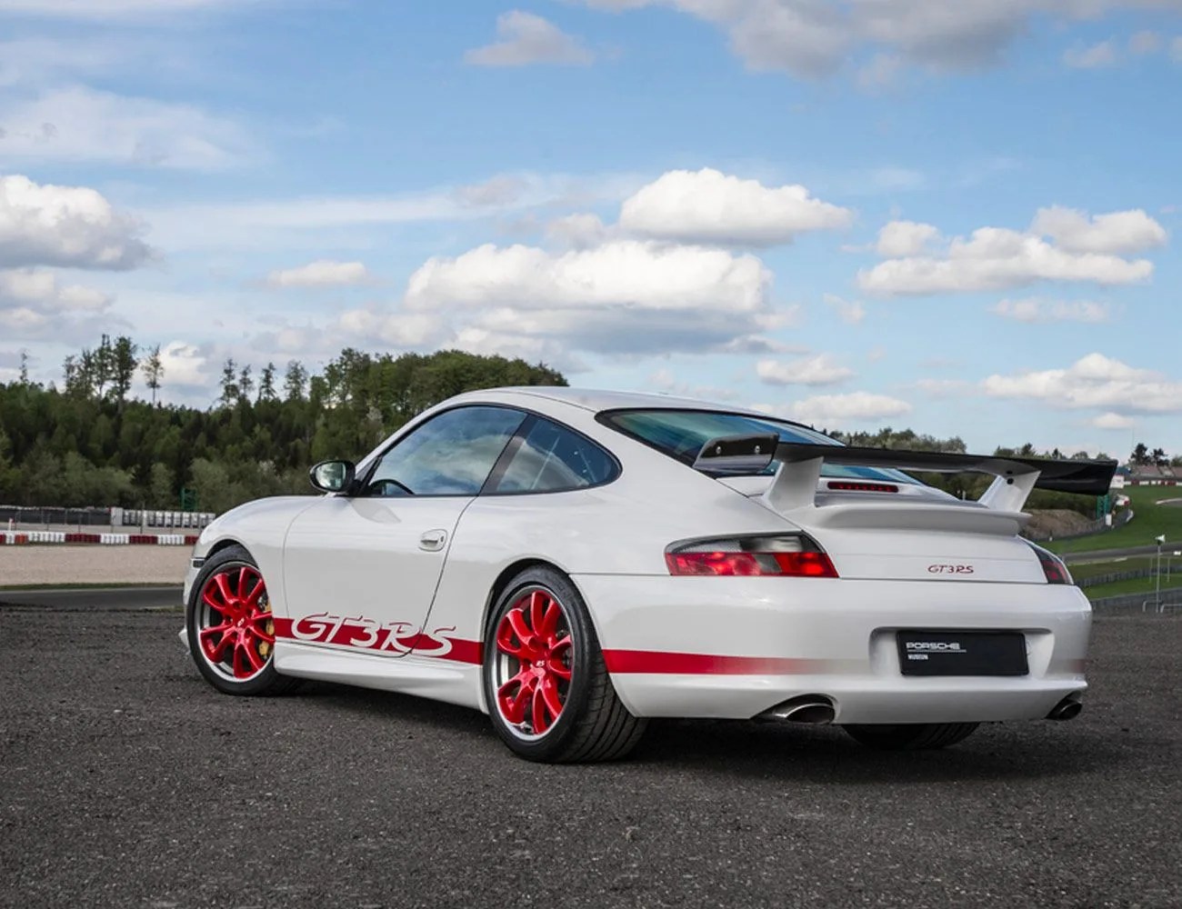 Unloved-Porsche-996-Gear-Patrol-Inline-Trim