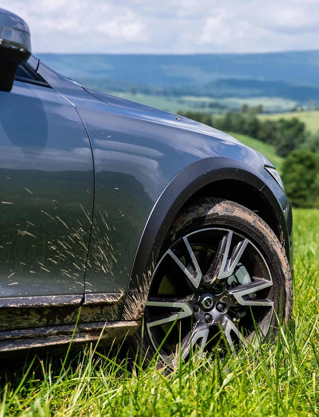 Volvo-V90-Cross-Country-Editors-Choice-gear-patrol-ambiance-v2