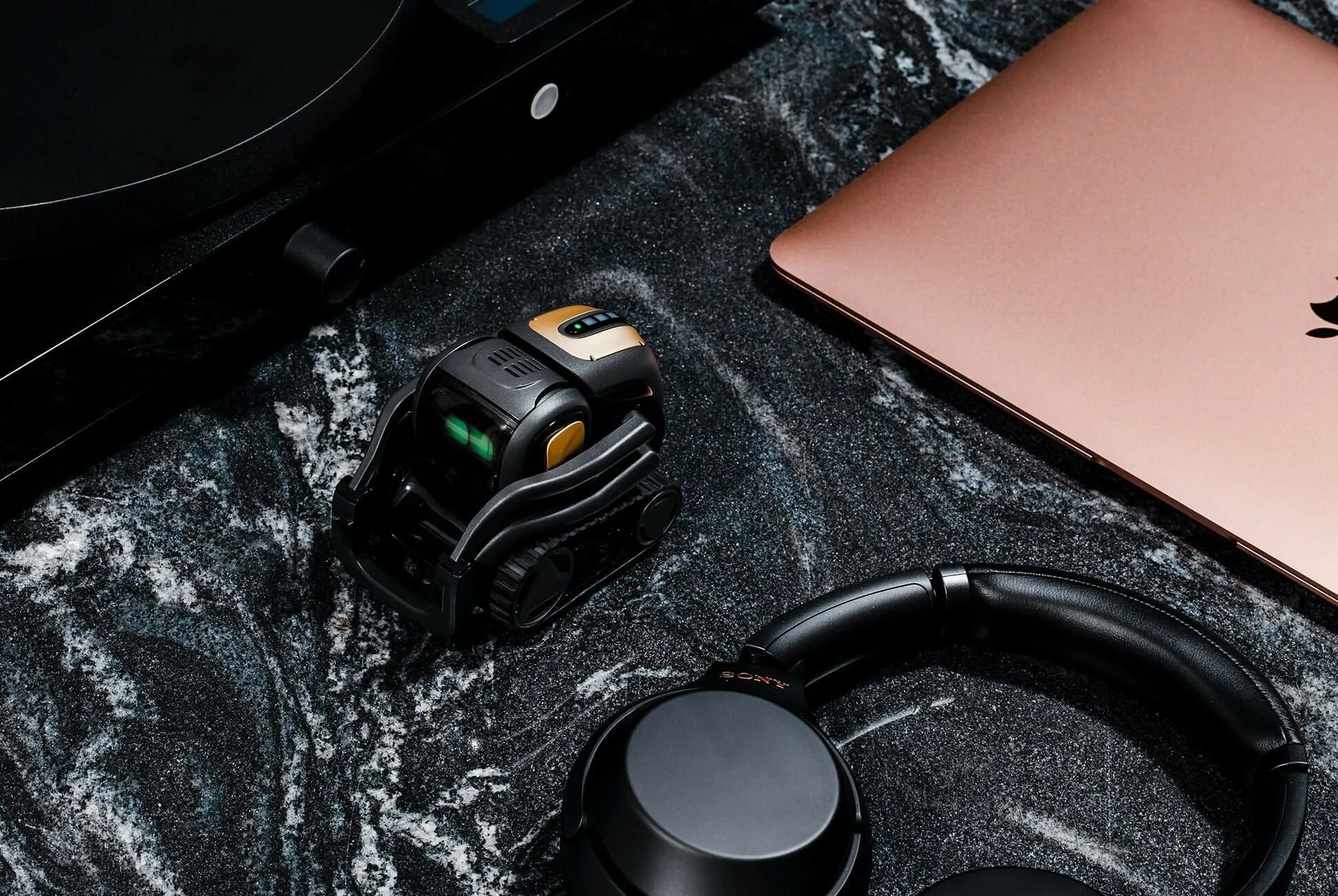 Best-Gifts-for-the-Techie-gear-patrol-full-lead