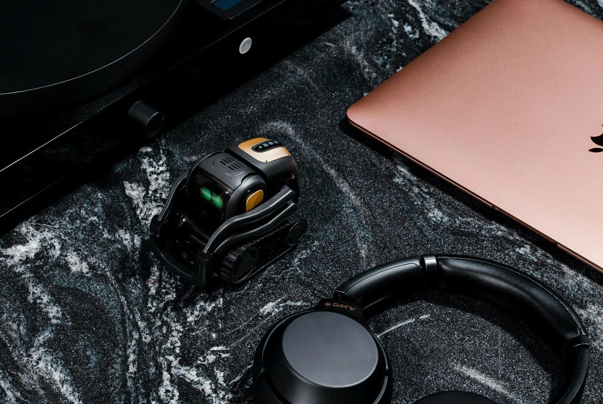 Best-Gifts-for-the-Techie-gear-patrol-full-lead