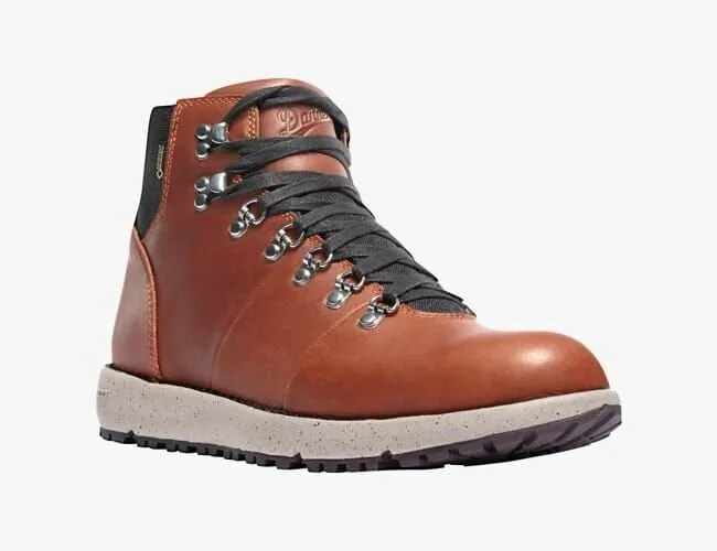 Best-Gifts-for-Adventurers-gear-patrol-danner