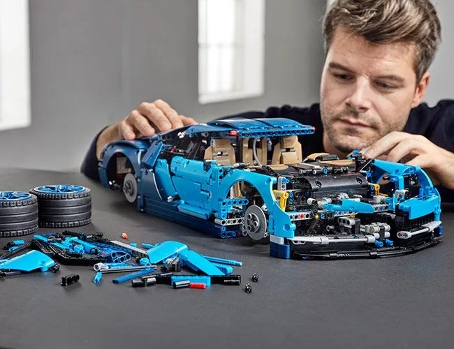 Bugatti-Chiron-Lego-gear-patrol-full-featured