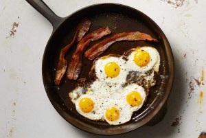 This Elite Cast Iron Skillet Is a Cyber Monday Cookware Deal Gem