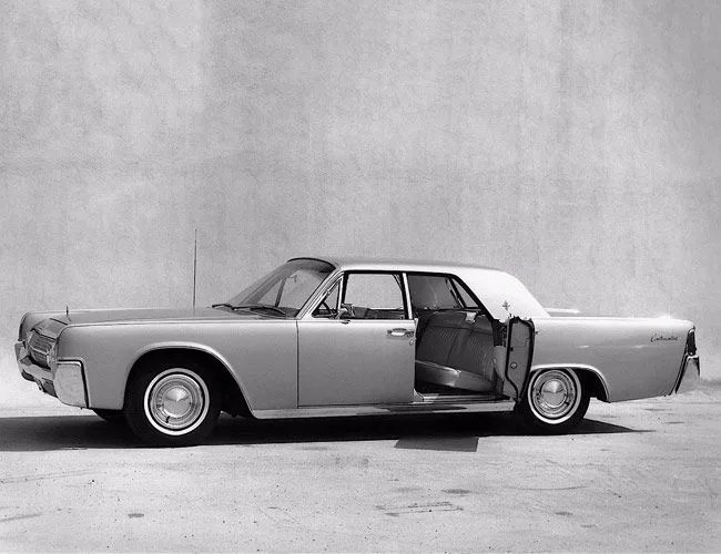 Lincoln-Continental-Suicide-Doors-full-featured