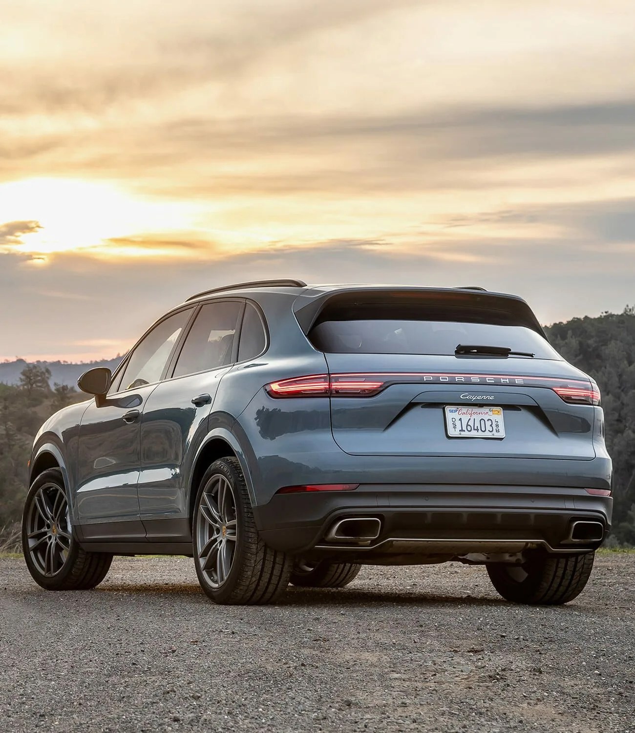 Porsche-Cayenne-Review-gear-patrol-ambiance-1