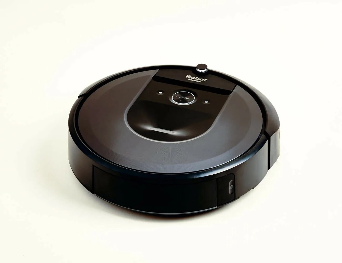 【美品】iRobot Roomba i7+ iRobot Roomba i7+ Review: This Bot Can Empty Its Own Bin | WIRED
