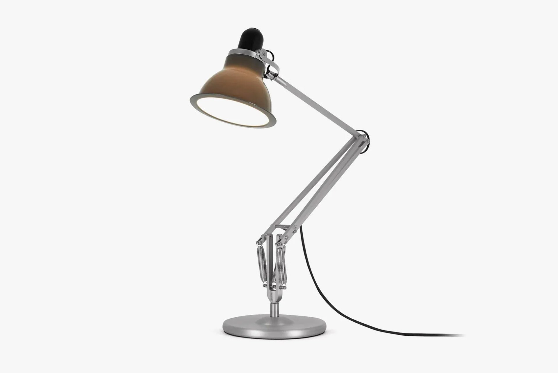 Anglepoise-Type-Desk-Lamp-gear-patrol-full-lead