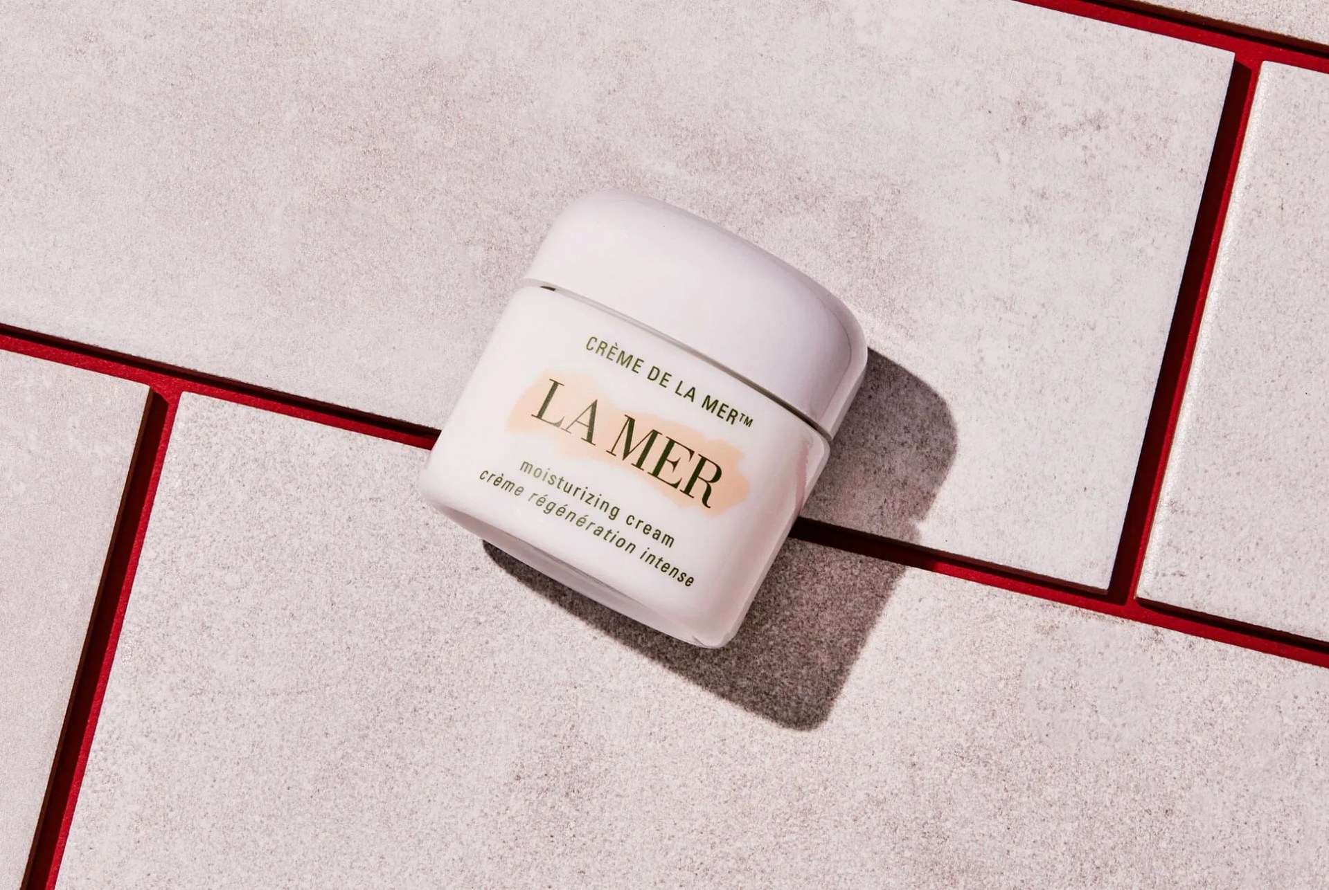 The-Best-Moisturizers-for-Dry-Skin-gear-patrol-la-mer